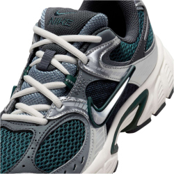 NIKE V5 RNR Sneaker Damen 300 - seaweed/metallic...