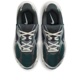 NIKE V5 RNR Sneaker Damen 300 - seaweed/metallic...