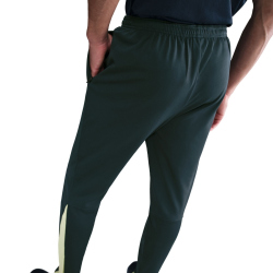 NIKE Academy Winter Warrior Therma-FIT Global...