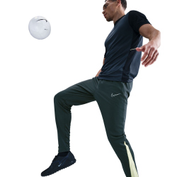 NIKE Academy Winter Warrior Therma-FIT Global...