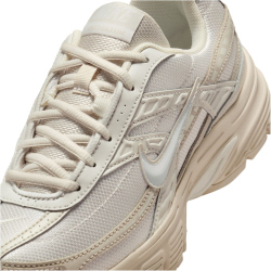 NIKE Initiator Sneaker Damen 103 - lt orewood brn/sail-phantom 44