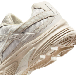 NIKE Initiator Sneaker Damen 103 - lt orewood brn/sail-phantom 44