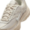 NIKE Initiator Sneaker Damen 103 - lt orewood brn/sail-phantom 44