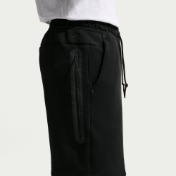 NIKE Tech Fleece Shorts Herren 011 - black/hyper crimson L