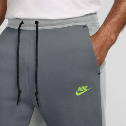 NIKE Tech Fleece Jogginghose Herren 077 - lt smoke grey/cool grey/volt L