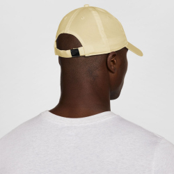 NIKE Club Dri-FIT Unstructured Metal Swoosh Cap 115 - coconut milk/metallic black M/L