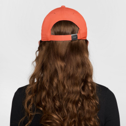 NIKE Club Dri-FIT Metal Swoosh Cap Kinder 842 - turf...