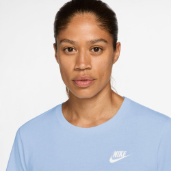 NIKE Sportswear Club Essentials T-Shirt Damen 407 - hydrogen blue/white XL