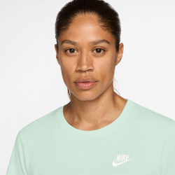 NIKE Sportswear Club Essentials T-Shirt Damen 394 - barely green/white XL