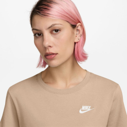 NIKE Sportswear Club Essentials T-Shirt Damen 286 -...