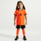 NIKE Niederlande Stadium Heim-Minikit 2025/26 Kinder 809 - hyper crimson/black S (104-110 cm)