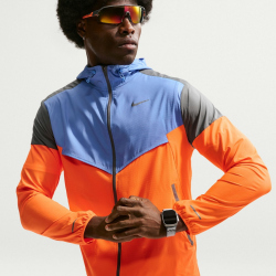 NIKE Impossibly Light Windrunner Laufjacke Herren 803 - total orange/royal pulse/smoke grey S