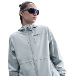 NIKE FC Barcelona Essential Repel Woven Kapuzenjacke...