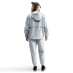 NIKE FC Barcelona Essential Repel Woven Kapuzenjacke...