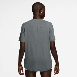 NIKE One Relaxed kurzarm Trainingsshirt Damen 085 - smoke...