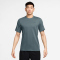 NIKE Dri-FIT Primary kurzarm Fitnessshirt Herren 382 - mineral slate/mineral slate S