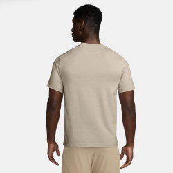 NIKE Dri-FIT Primary kurzarm Fitnessshirt Herren 104 - lt...