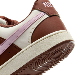 NIKE Court Vision Low Premium Sneaker Damen 004 - soft pearl/pink foam-fauna brown 36.5