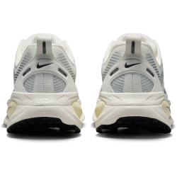 NIKE Vomero 18 Laufschuhe Damen 101 - summit white/black-coconut milk 35.5
