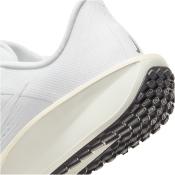NIKE Quest 6 Laufschuhe Damen 112 - white/white-sail-chalk 40.5