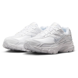 NIKE Initiator Sneaker Damen 100 - white/metallic silver-photon dust 44