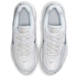 NIKE Initiator Sneaker Damen 100 - white/metallic silver-photon dust 44