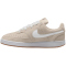 NIKE Court Vision Low FL Sneaker Herren 100 - lt orewood brn/white-gum med brown 38.5