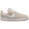 NIKE Court Vision Low FL Sneaker Herren 100 - lt orewood brn/white-gum med brown 38.5
