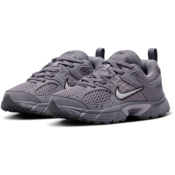 NIKE V5 Runner Suede Sneaker Kinder 001 - pencil point/atmosphere grey 31