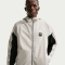 NIKE Sportswear Air Utility Hybrid Trainingsjacke Herren 072 - light bone/black/white XS