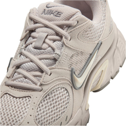 NIKE V5 RNR Sneaker Damen 201 - moon particle/lt orewood brn 36