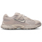 NIKE V5 RNR Sneaker Damen 201 - moon particle/lt orewood brn 39