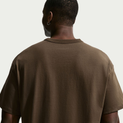 NIKE Sportswear Premium Essentials T-Shirt Herren 212 - dark hazel S