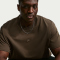 NIKE Sportswear Premium Essentials T-Shirt Herren 212 - dark hazel S
