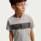 NIKE Sportswear Brandmark T-Shirt Kinder 063 - dk grey heather S (128-137 cm)