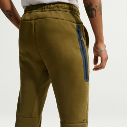 NIKE Tech Fleece Jogginghose Herren 368 - olive flak/black XS