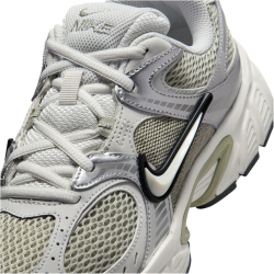 NIKE V5 RNR Sneaker Damen 301 - spruce fog/summit white-metallic silver 37.5