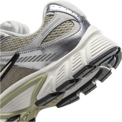 NIKE V5 RNR Sneaker Damen 301 - spruce fog/summit white-metallic silver 37.5