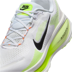 NIKE Vomero 18 Laufschuhe Herren 120 - white/black-volt-barely volt 41