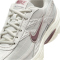 NIKE Initiator Sneaker Damen 007 - light bone/tattoo-phantom 38.5