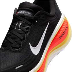 NIKE Vomero Plus Laufschuhe Herren 009 - black/white-bright crimson-sail 38.5
