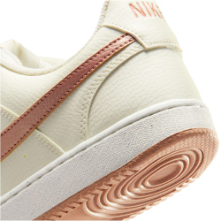 NIKE Court Vision Low-Top Sneaker Damen 119 - sail/mtlc red bronze-rose gold 42.5