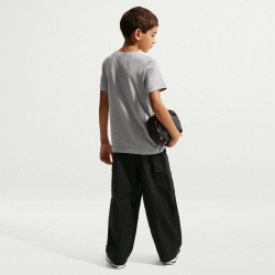 NIKE Sportswear Club T-Shirt Kinder 063 - dk grey heather S (128-137 cm)