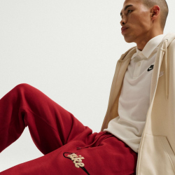 NIKE Sportswear Club Fleece Jogginghose Herren 613 - team crimson/team crimson/lt khaki XS