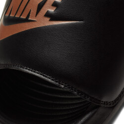 NIKE Victori One Badelatschen Damen black/mtlc red bronze-black 44.5