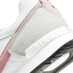 NIKE Venture Runner Sneaker Damen white/pink glaze-platinum tint 44