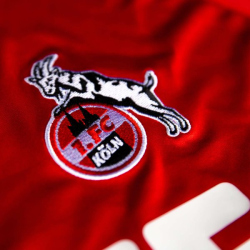 uhlsport 1. FC K&ouml;ln Ausw&auml;rtstrikot mit Spielerdruck 2020/21 rot Czichos 5 XXL