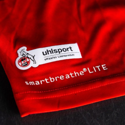 uhlsport 1. FC K&ouml;ln Ausw&auml;rtstrikot mit Spielerdruck 2020/21 rot Czichos 5 XXL