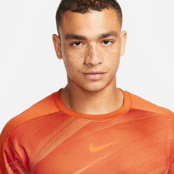 NIKE Dri-FIT Sport Clash kurzarm Trainings-Top Herren sport spice/lt cognac/total orange M
