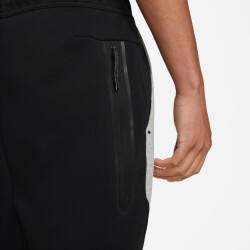 NIKE Sportswear Tech Fleece Jogginghose Herren black/dk grey heather/white L